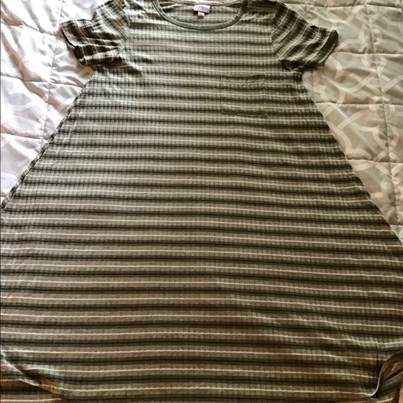 LuLaRoe Dresses & Skirts - Lularoe Carly dress